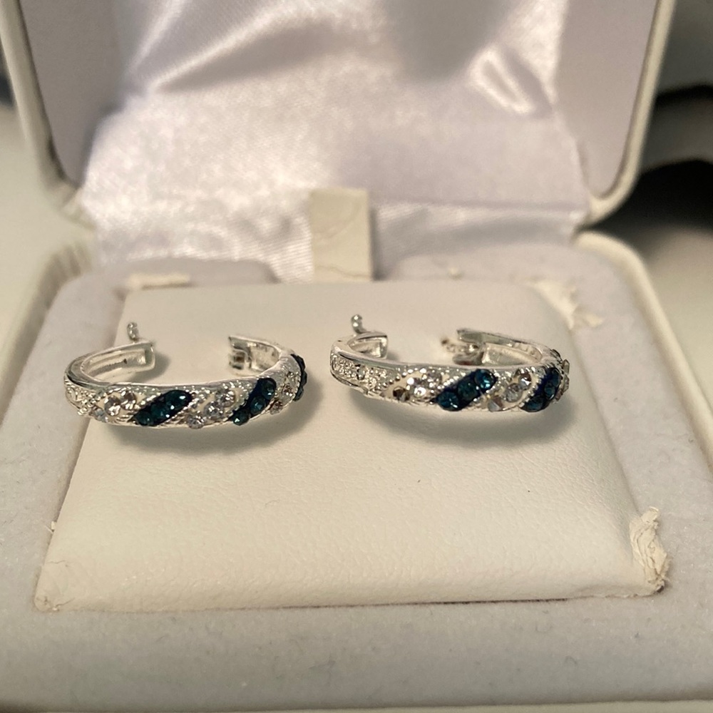 NEVER WORN SILVER SAPPHIRE HOOP EARRINGS